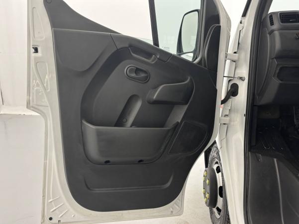 Vente en ligne Renault Master 3 Châssis Cabine MASTER CDC PROP RJ3500 L4 DCI 130 au prix de 27 257 €