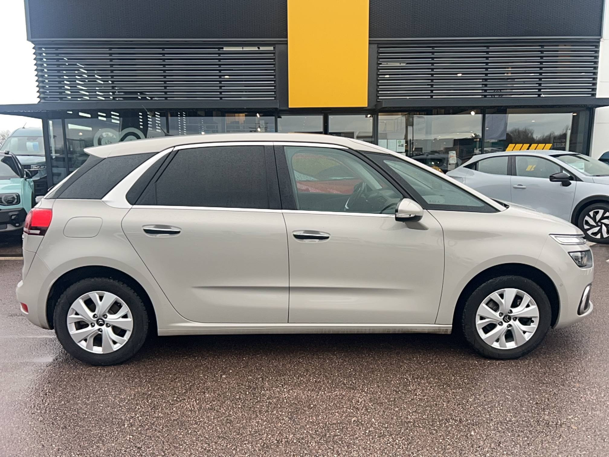 Vente en ligne Citroën C4 Picasso  PureTech 130 S&S au prix de 10 491 €