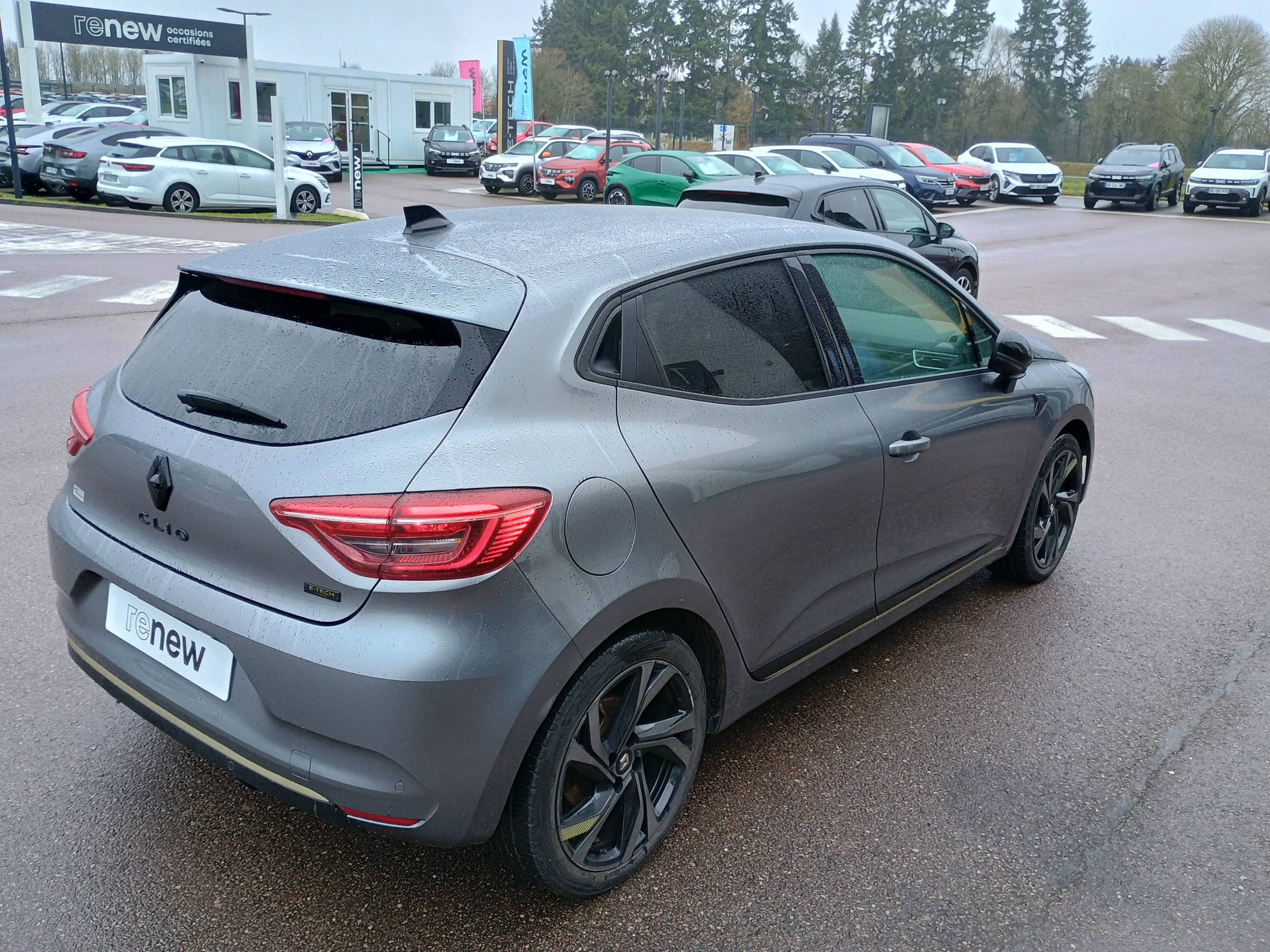 Vente en ligne Renault Clio 5 Clio E-Tech hybride 145 au prix de 20 491 €