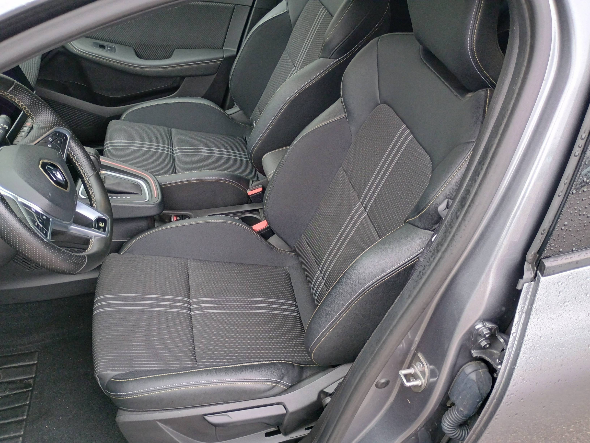 Vente en ligne Renault Clio 5 Clio E-Tech hybride 145 au prix de 20 491 €