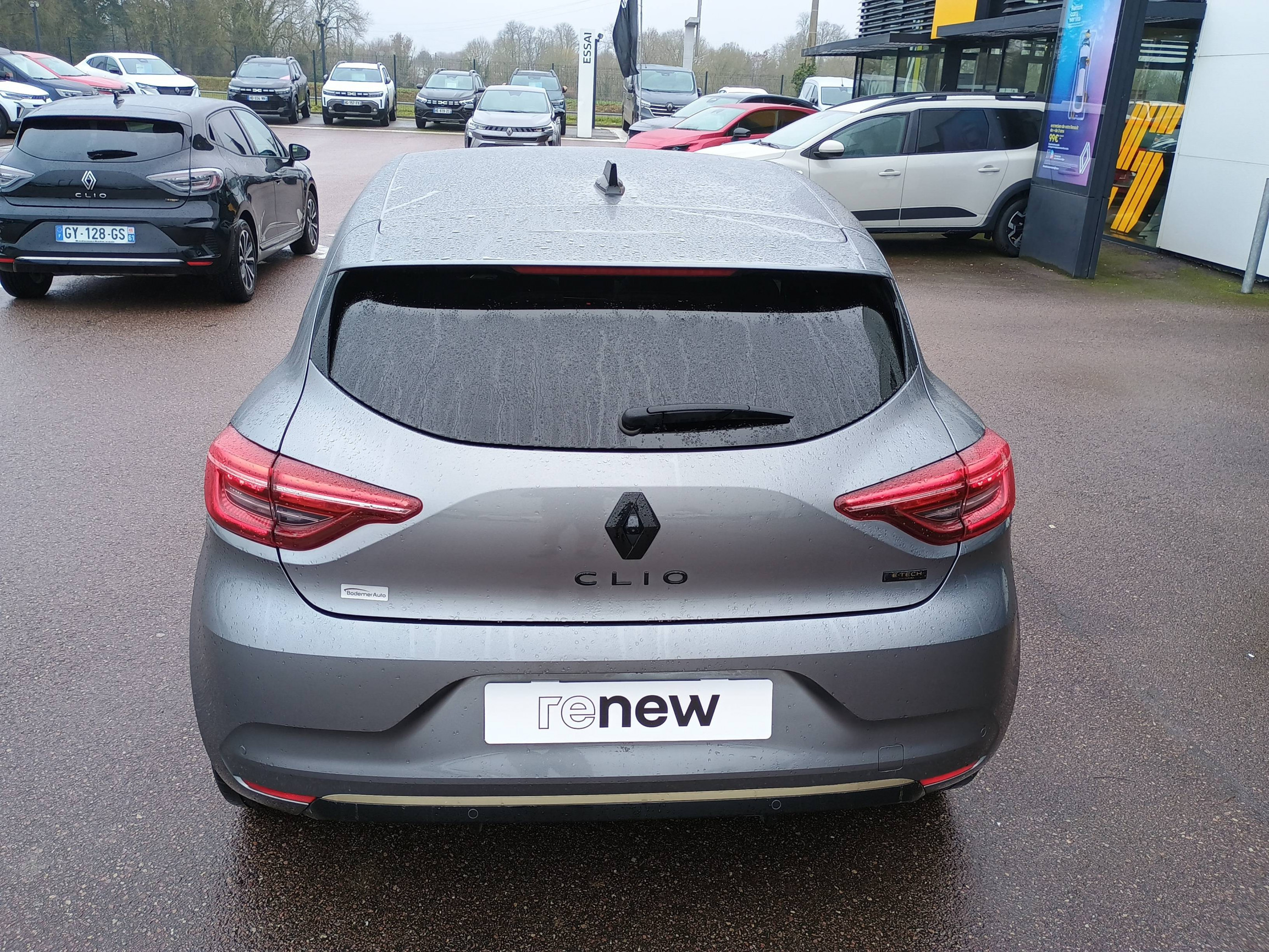 Vente en ligne Renault Clio 5 Clio E-Tech hybride 145 au prix de 20 491 €