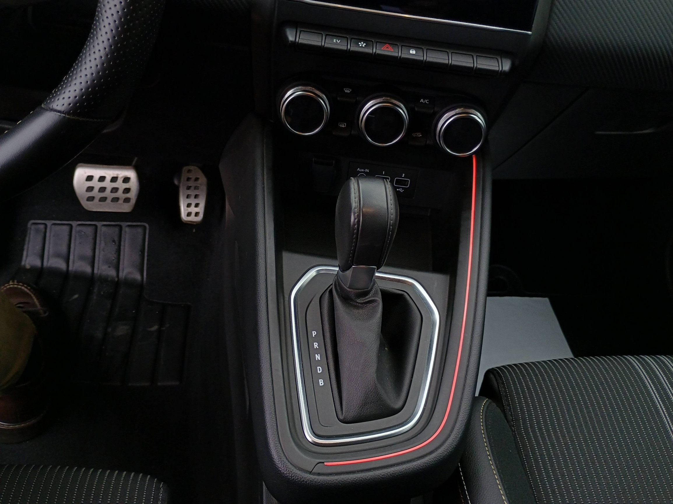 Vente en ligne Renault Clio 5 Clio E-Tech hybride 145 au prix de 20 491 €