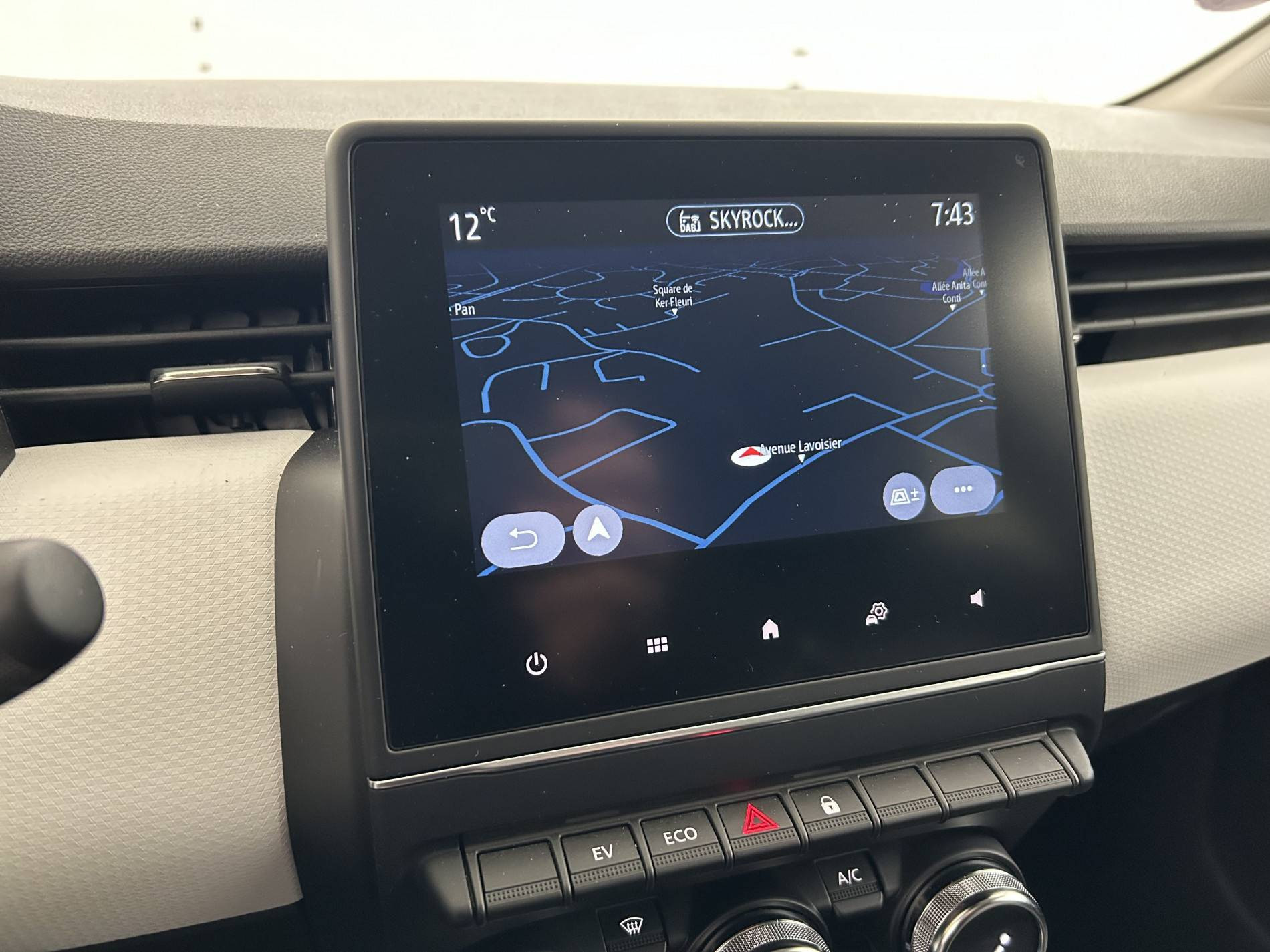 Vente en ligne Renault Clio 5 Clio E-Tech full hybrid 145 au prix de 15 991 €