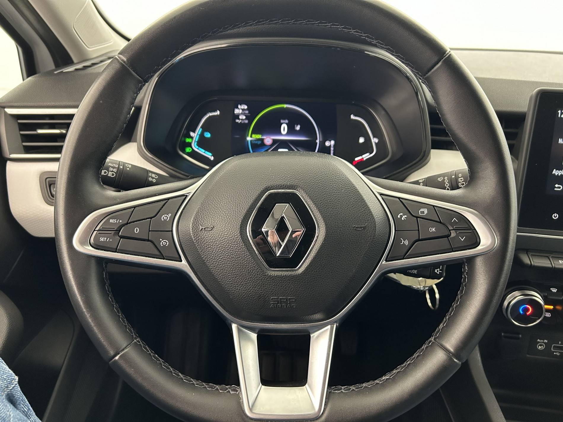 Vente en ligne Renault Clio 5 Clio E-Tech full hybrid 145 au prix de 15 991 €