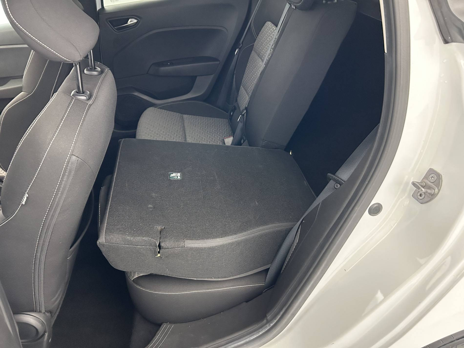 Vente en ligne Renault Clio 5 Clio E-Tech full hybrid 145 au prix de 15 991 €