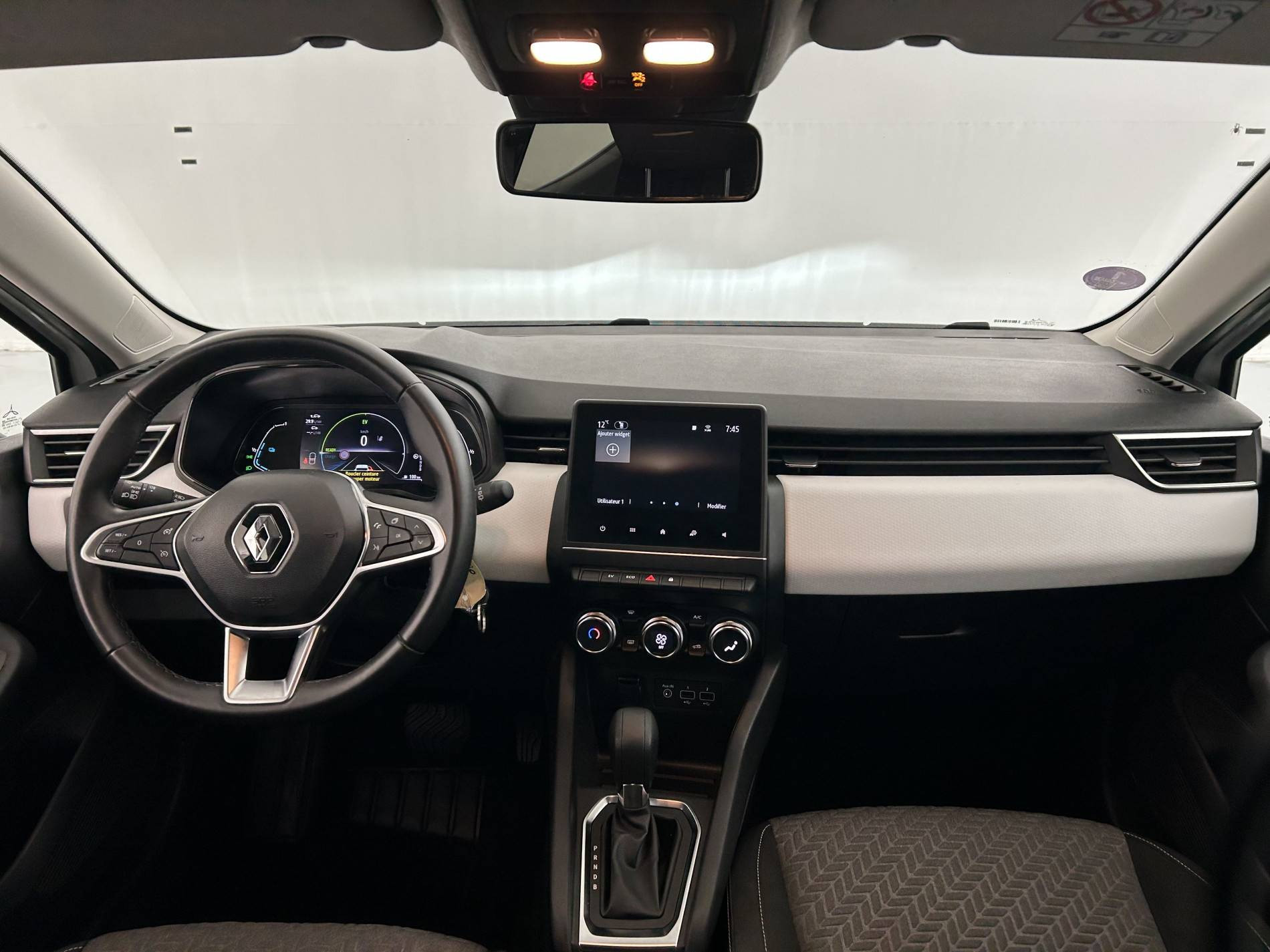 Vente en ligne Renault Clio 5 Clio E-Tech full hybrid 145 au prix de 15 991 €