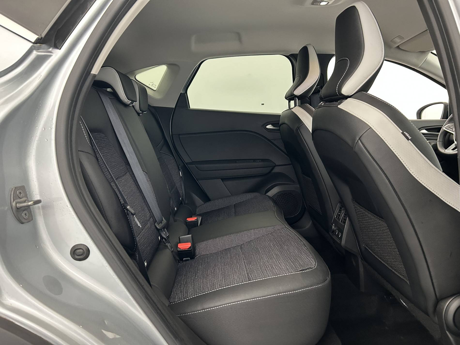 Vente en ligne Renault Captur  mild hybrid 160 EDC au prix de 22 991 €