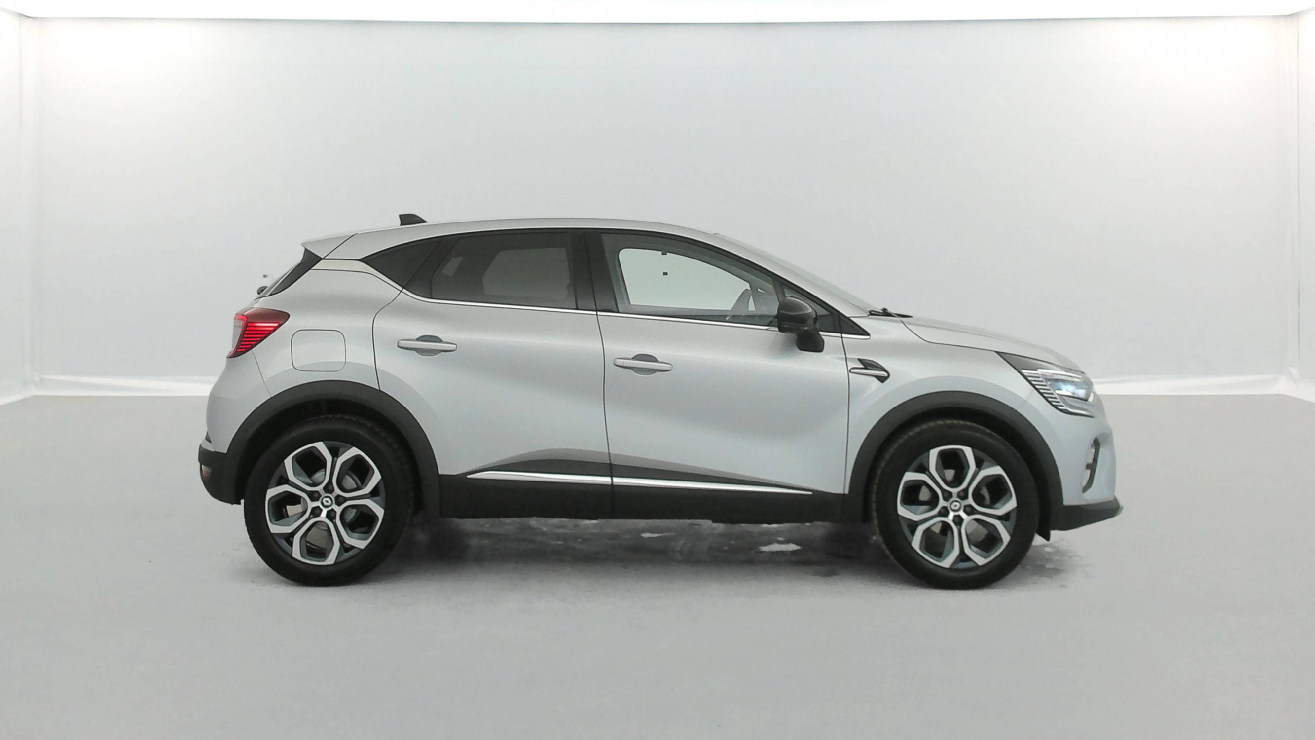 Vente en ligne Renault Captur  mild hybrid 160 EDC au prix de 22 991 €