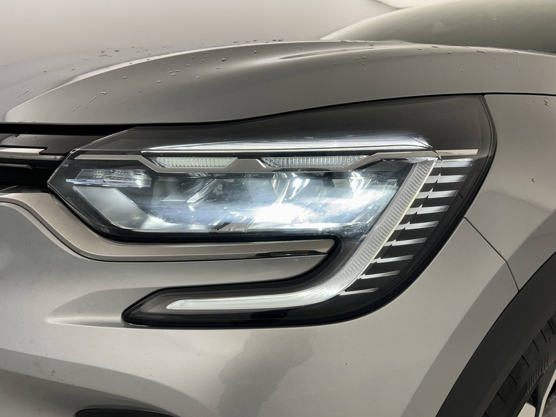 Vente en ligne Renault Captur  mild hybrid 160 EDC au prix de 22 991 €