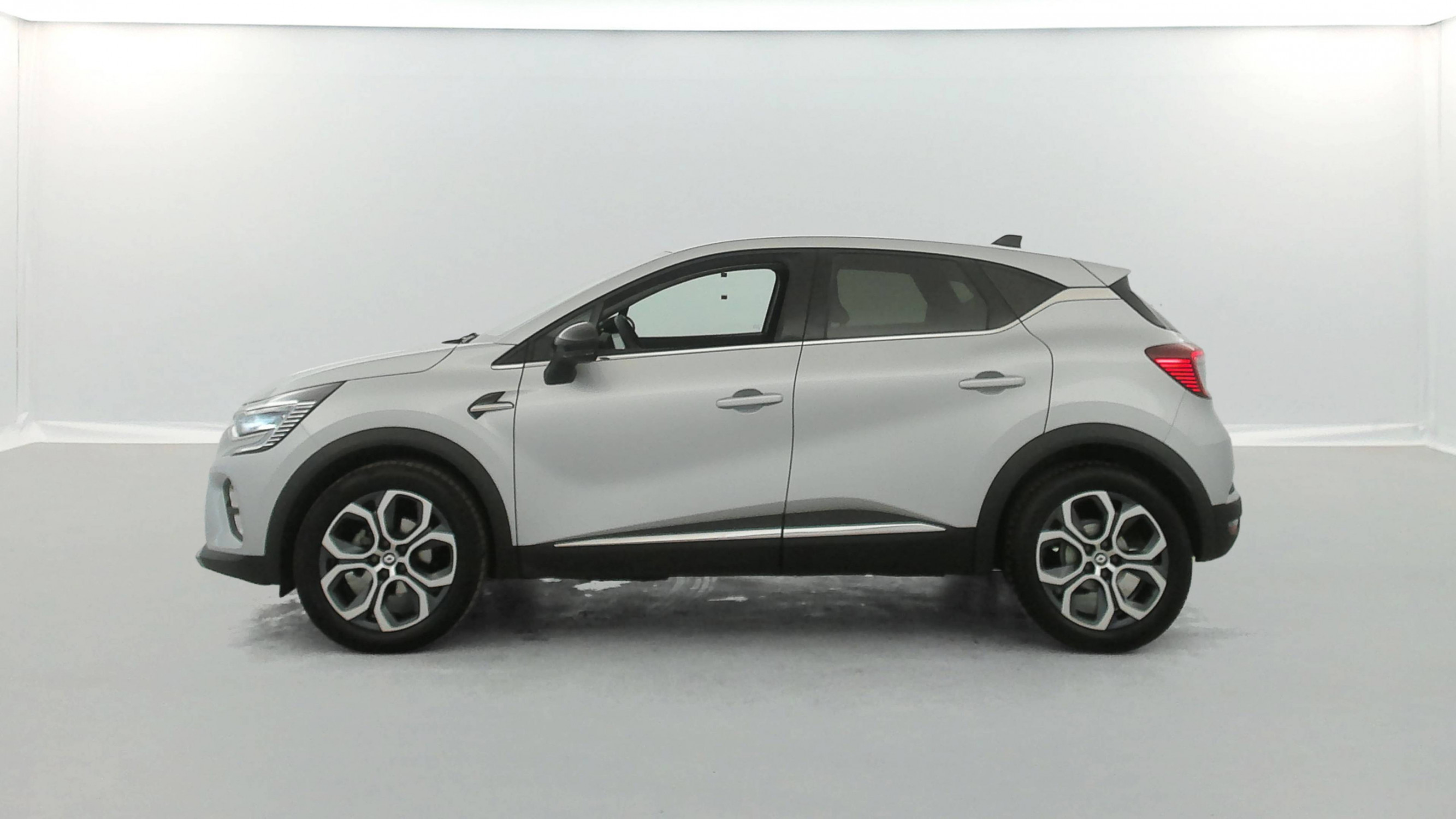 Vente en ligne Renault Captur  mild hybrid 160 EDC au prix de 22 991 €