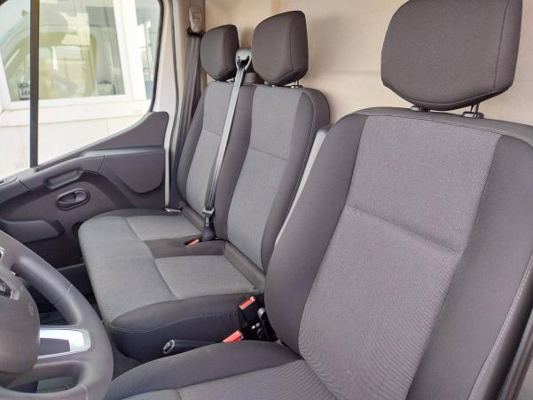 Vente en ligne Renault Master Fourgon MASTER FGN TRAC F3300 L2H2 BLUE DCI 135 au prix de 31 499 €