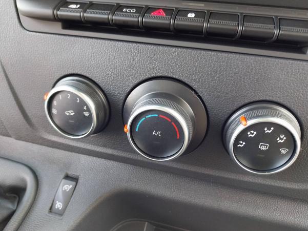Vente en ligne Renault Master Fourgon MASTER FGN TRAC F3300 L2H2 BLUE DCI 135 au prix de 31 499 €