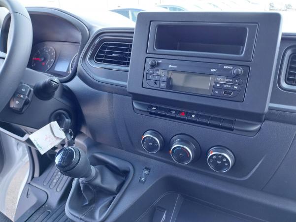 Vente en ligne Renault Master Fourgon MASTER FGN TRAC F3300 L2H2 BLUE DCI 135 au prix de 31 499 €