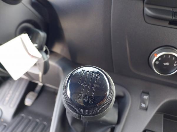 Vente en ligne Renault Master Fourgon MASTER FGN TRAC F3300 L2H2 BLUE DCI 135 au prix de 31 499 €
