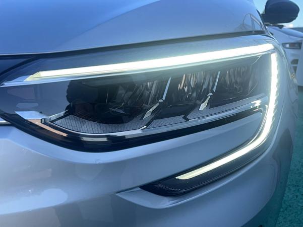 Vente en ligne Renault Megane 4  Blue dCi 115 EDC au prix de 23 491 €
