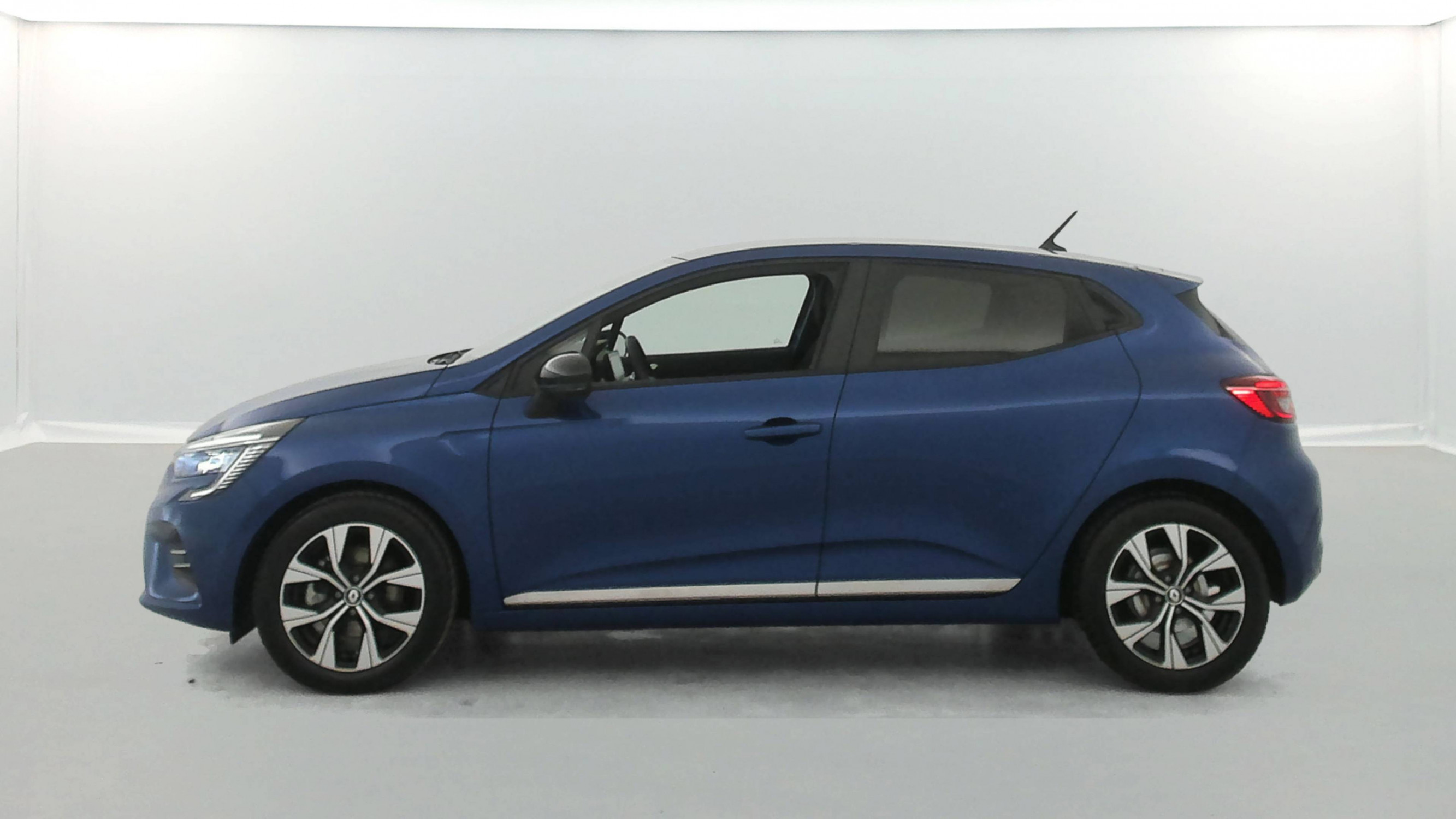 Vente en ligne Renault Clio 5 Clio E-Tech full hybrid 145 au prix de 16 991 €