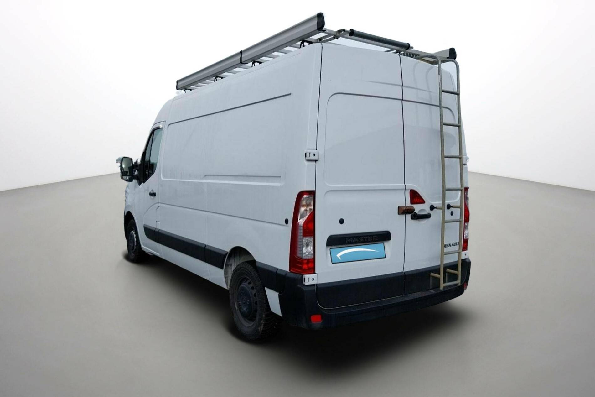 Vente en ligne Renault Master Fourgon MASTER FGN TRAC F3500 L2H2 BLUE DCI 135 au prix de 20 991 €