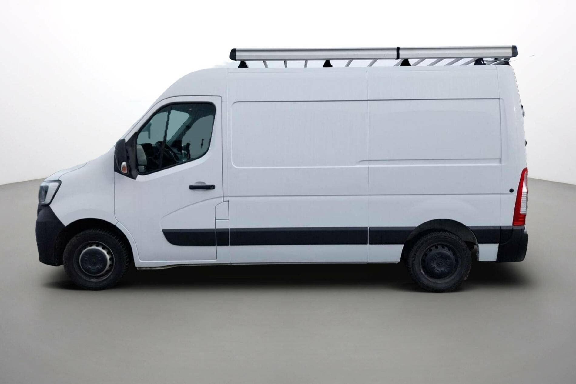 Vente en ligne Renault Master Fourgon MASTER FGN TRAC F3500 L2H2 BLUE DCI 135 au prix de 20 991 €