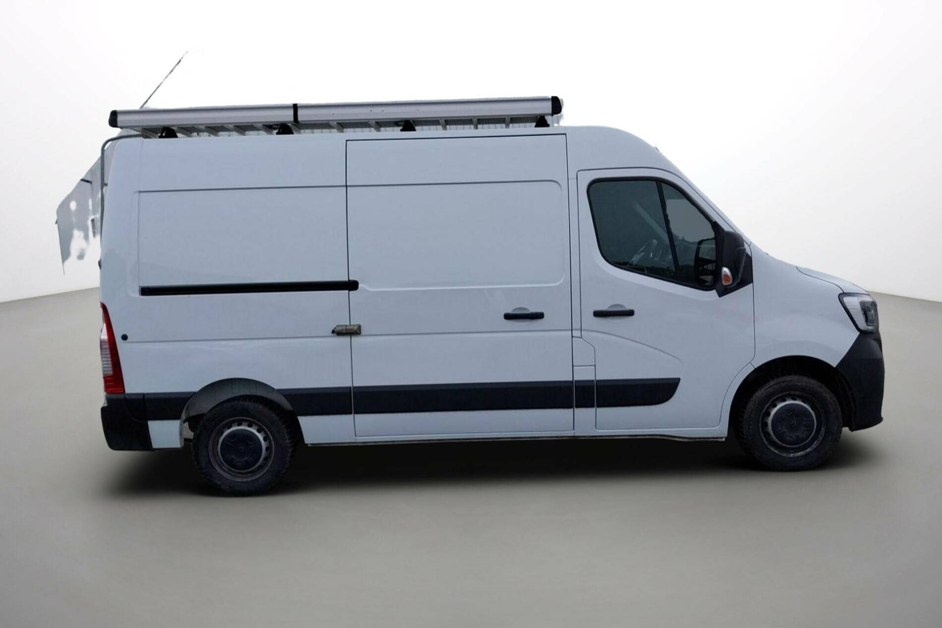 Vente en ligne Renault Master Fourgon MASTER FGN TRAC F3500 L2H2 BLUE DCI 135 au prix de 20 991 €
