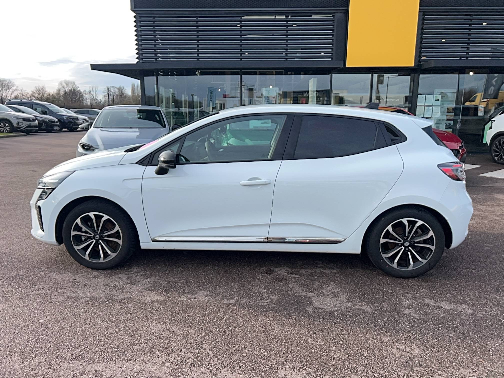 Vente en ligne Renault Clio 5 Clio E-Tech full hybrid 145 ch GSR2 au prix de 20 491 €