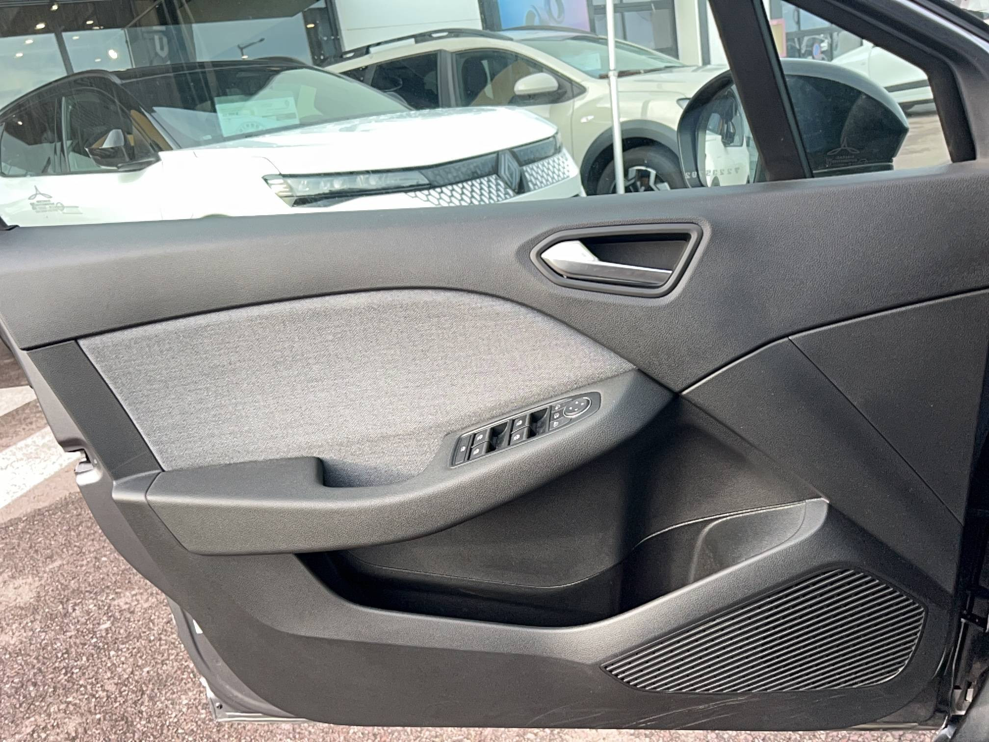 Vente en ligne Renault Clio 5 Clio E-Tech full hybrid 145 au prix de 20 291 €