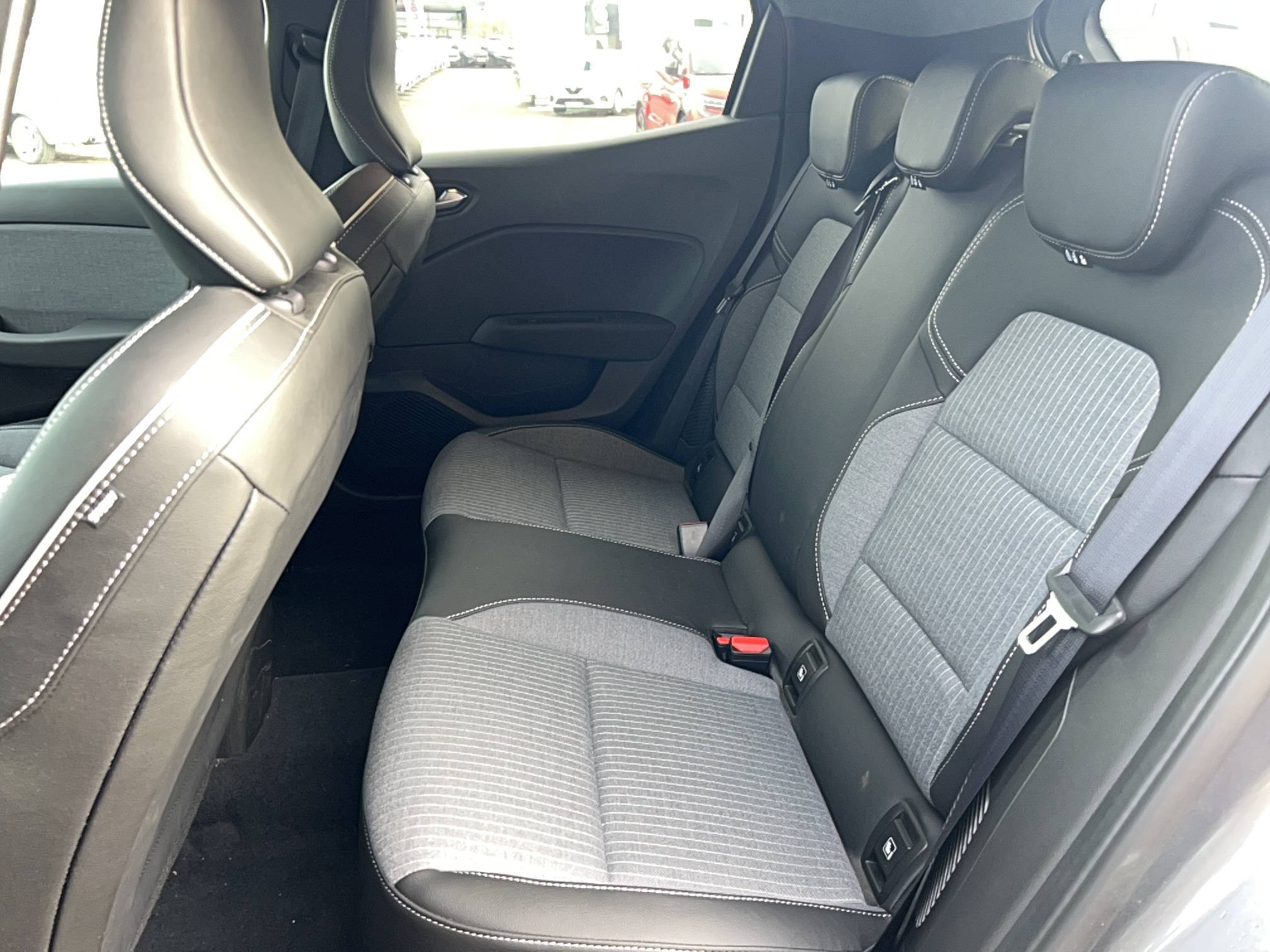 Vente en ligne Renault Clio 5 Clio E-Tech full hybrid 145 au prix de 20 291 €