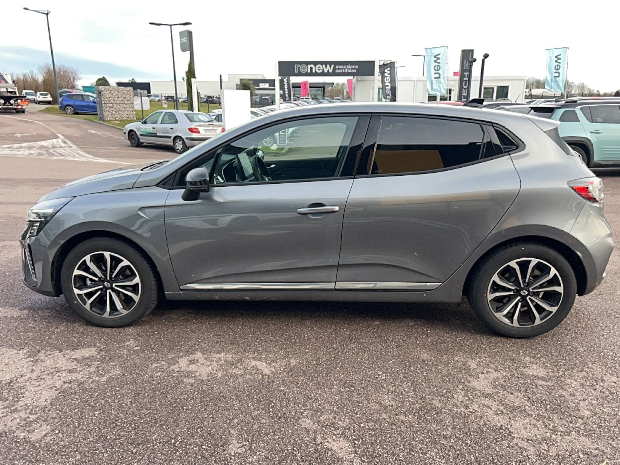 Vente en ligne Renault Clio 5 Clio E-Tech full hybrid 145 au prix de 20 291 €