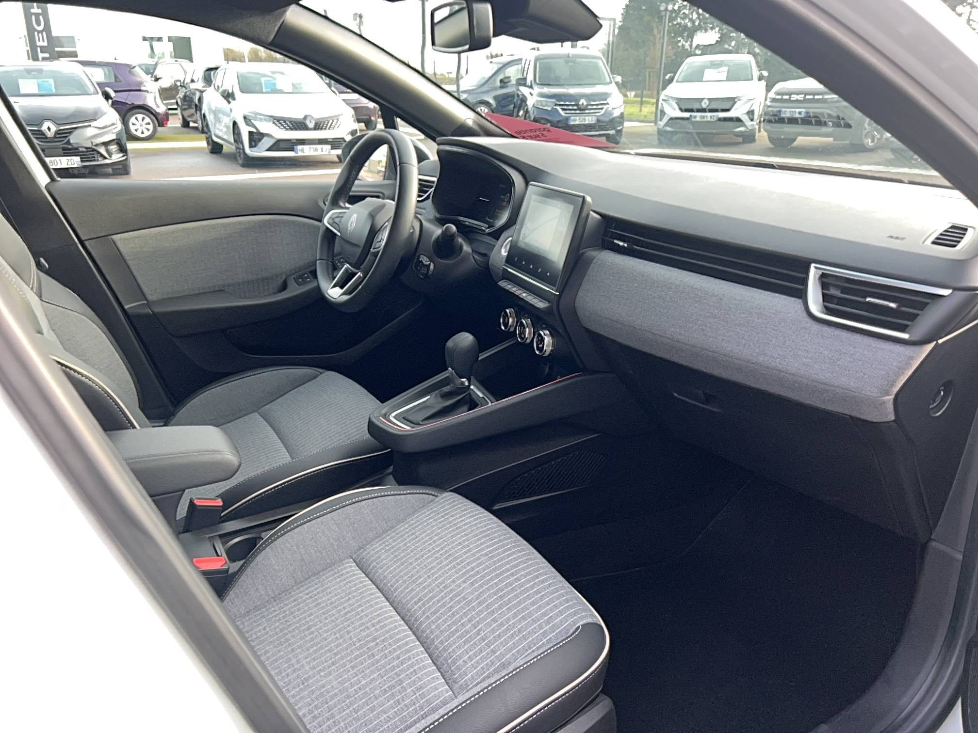 Vente en ligne Renault Clio 5 Clio E-Tech full hybrid 145 ch GSR2 au prix de 20 491 €