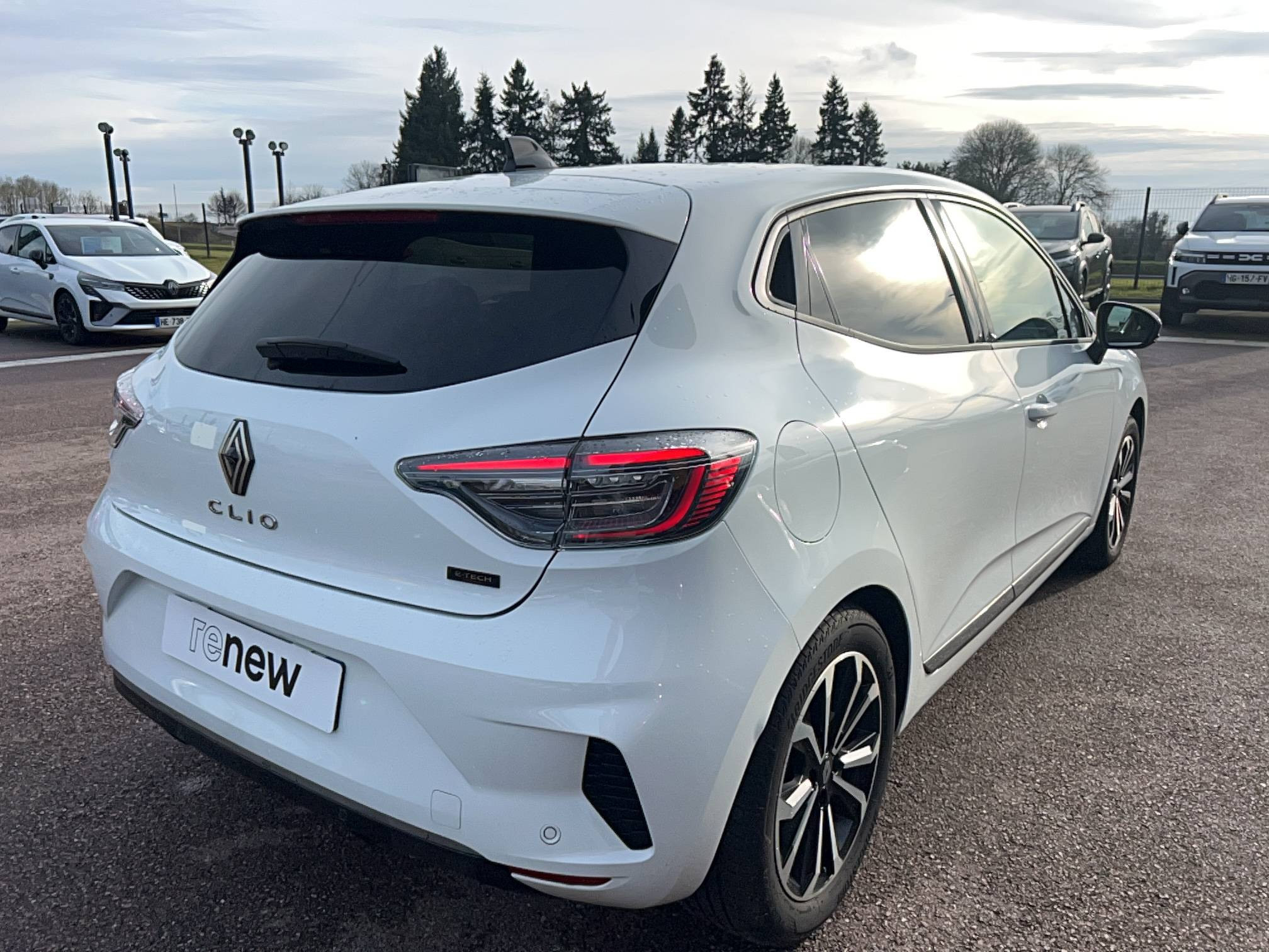 Vente en ligne Renault Clio 5 Clio E-Tech full hybrid 145 ch GSR2 au prix de 20 491 €