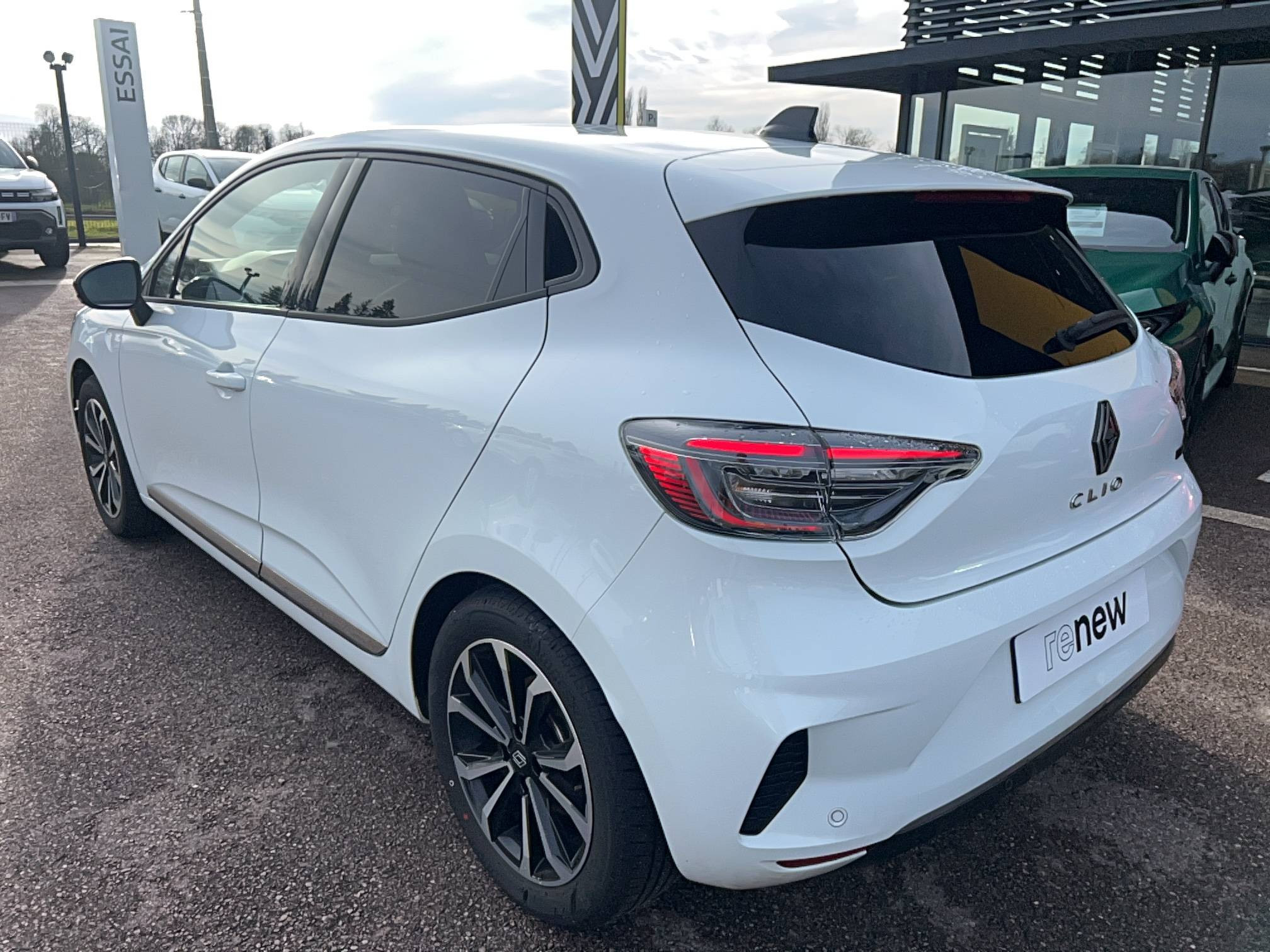 Vente en ligne Renault Clio 5 Clio E-Tech full hybrid 145 ch GSR2 au prix de 20 491 €