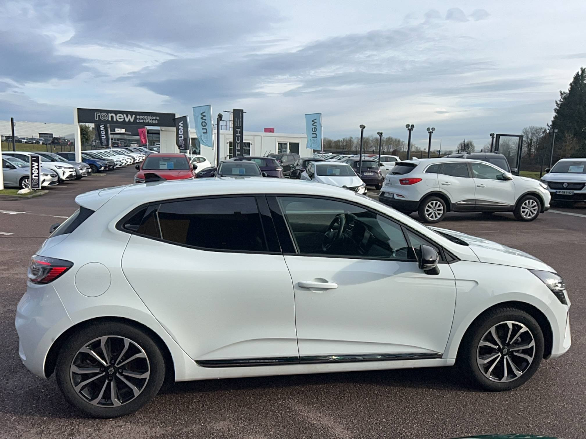 Vente en ligne Renault Clio 5 Clio E-Tech full hybrid 145 ch GSR2 au prix de 20 491 €