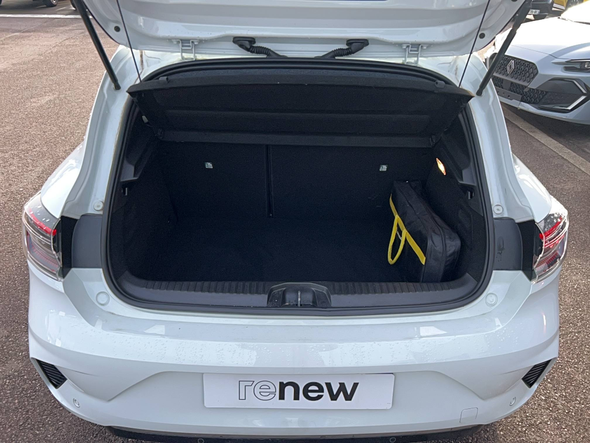 Vente en ligne Renault Clio 5 Clio E-Tech full hybrid 145 ch GSR2 au prix de 20 491 €