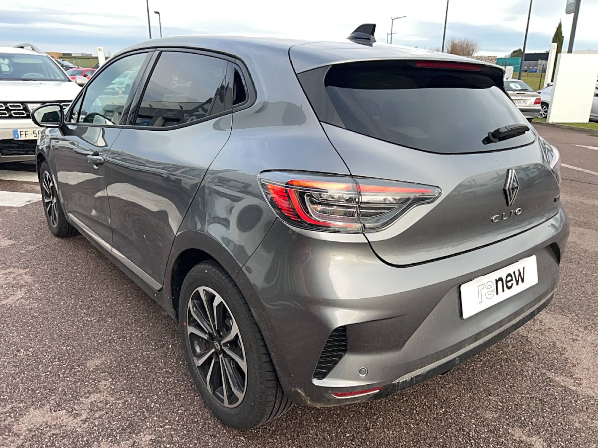 Vente en ligne Renault Clio 5 Clio E-Tech full hybrid 145 au prix de 20 291 €