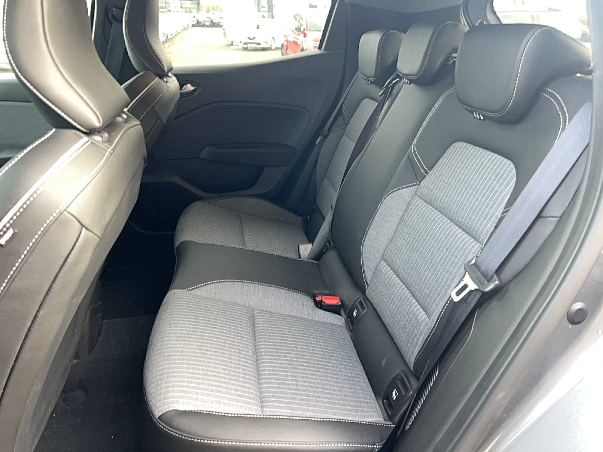 Vente en ligne Renault Clio 5 Clio E-Tech full hybrid 145 au prix de 20 291 €