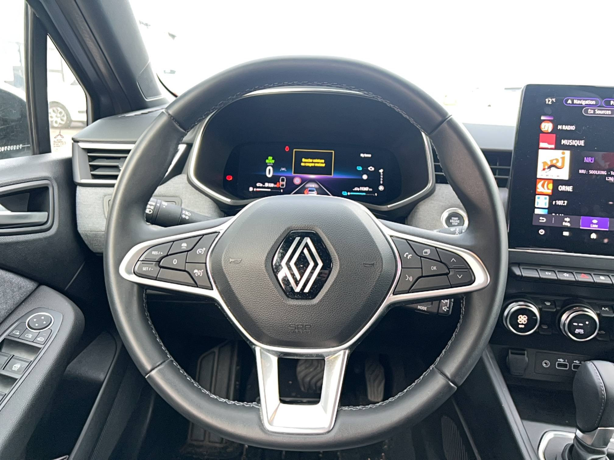 Vente en ligne Renault Clio 5 Clio E-Tech full hybrid 145 au prix de 20 291 €