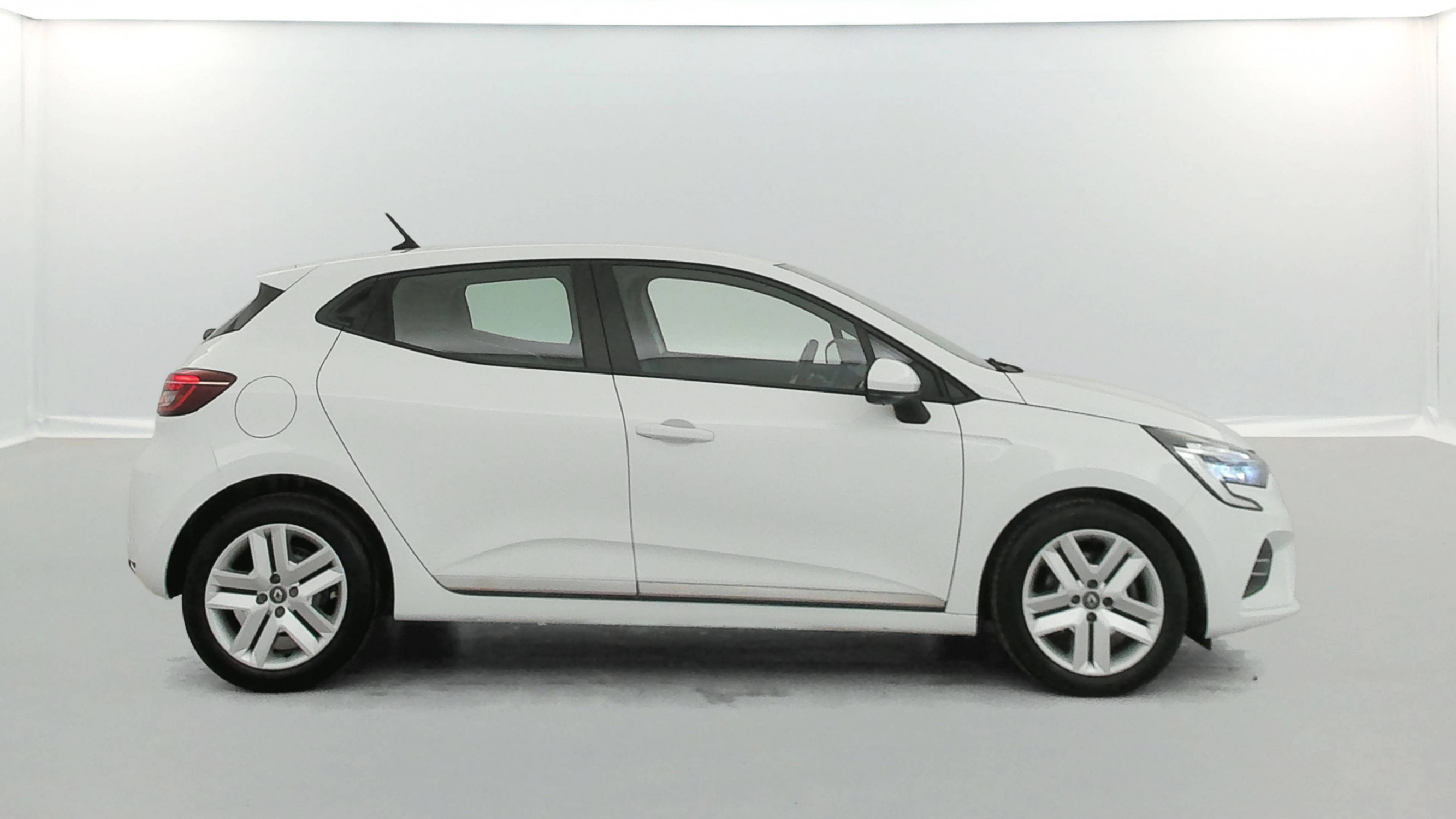 Vente en ligne Renault Clio 5 CLIO SOCIETE BLUE DCI 100 - 21N au prix de 10 991 €