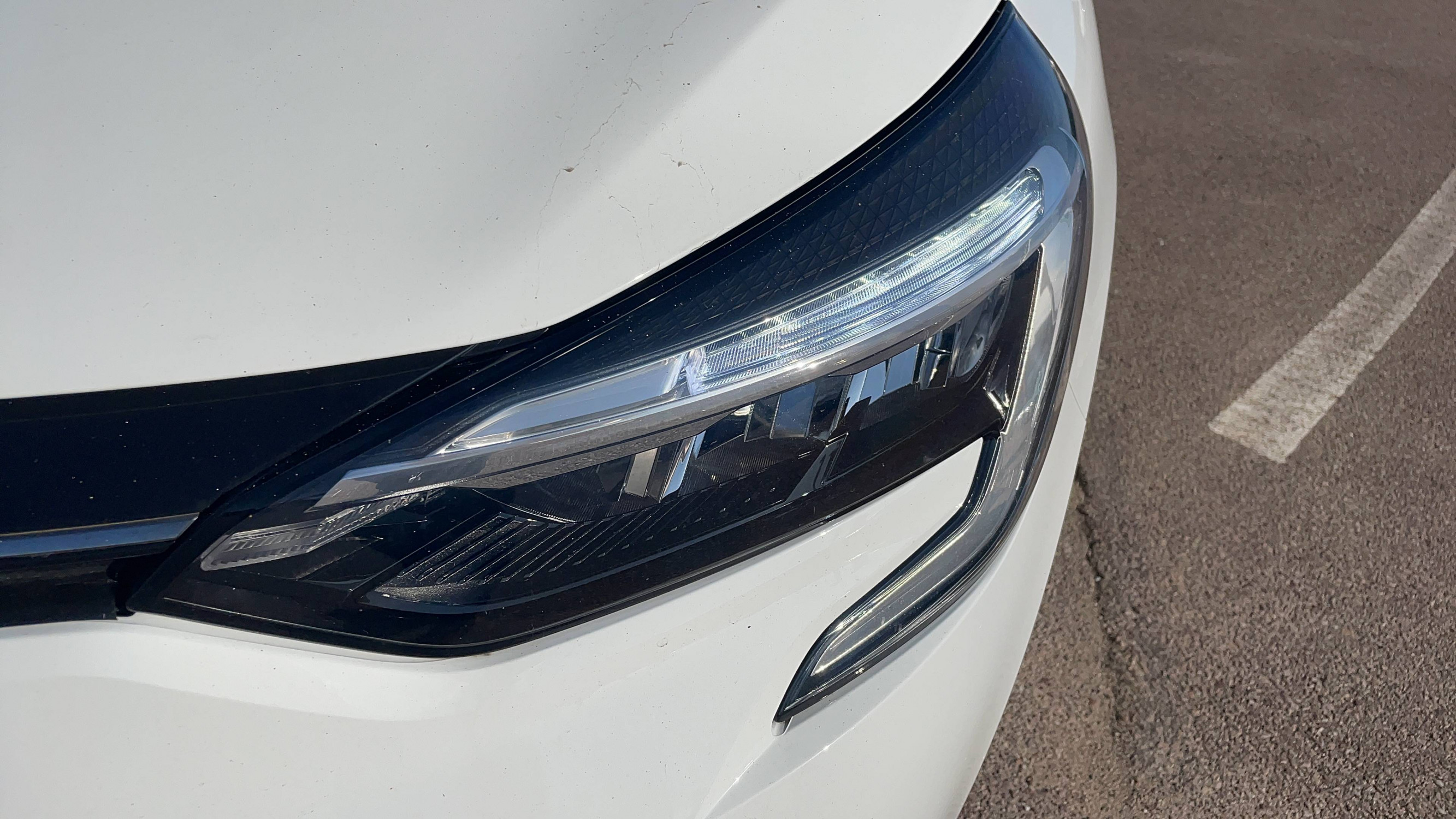 Vente en ligne Renault Clio 5 Clio E-Tech 140 - 21N au prix de 15 947 €