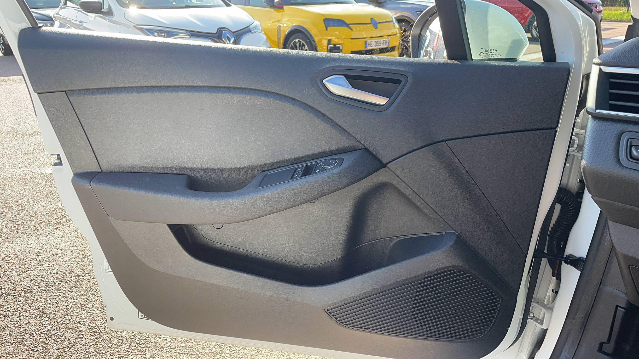 Vente en ligne Renault Clio 5 Clio E-Tech 140 - 21N au prix de 15 947 €