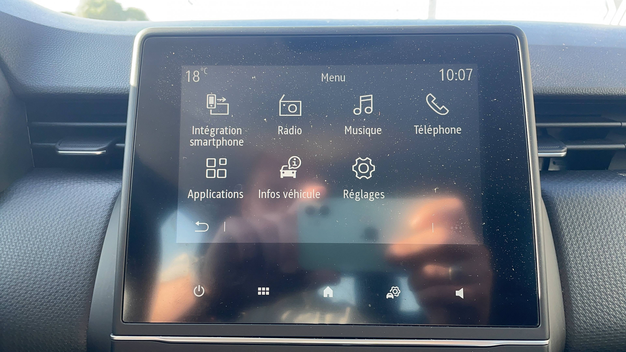 Vente en ligne Renault Clio 5 Clio E-Tech 140 - 21N au prix de 15 947 €