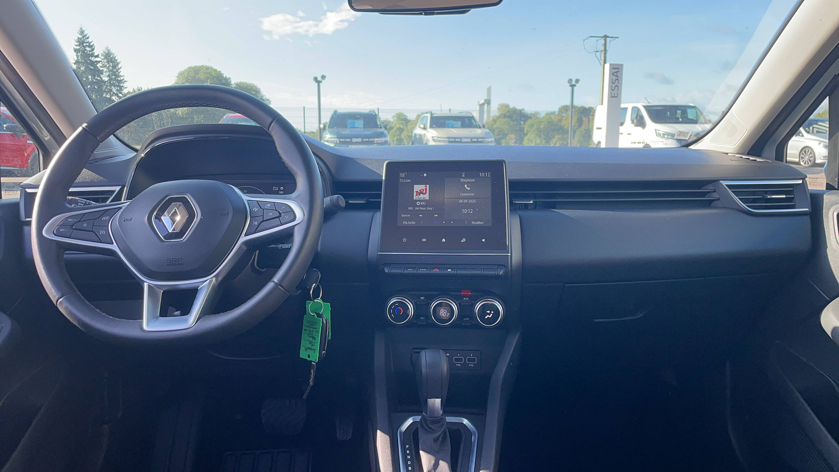 Vente en ligne Renault Clio 5 Clio E-Tech 140 - 21N au prix de 15 947 €