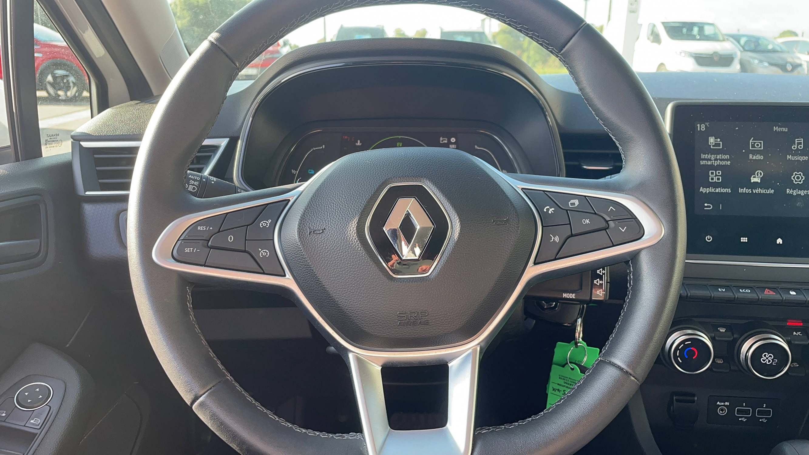 Vente en ligne Renault Clio 5 Clio E-Tech 140 - 21N au prix de 15 947 €