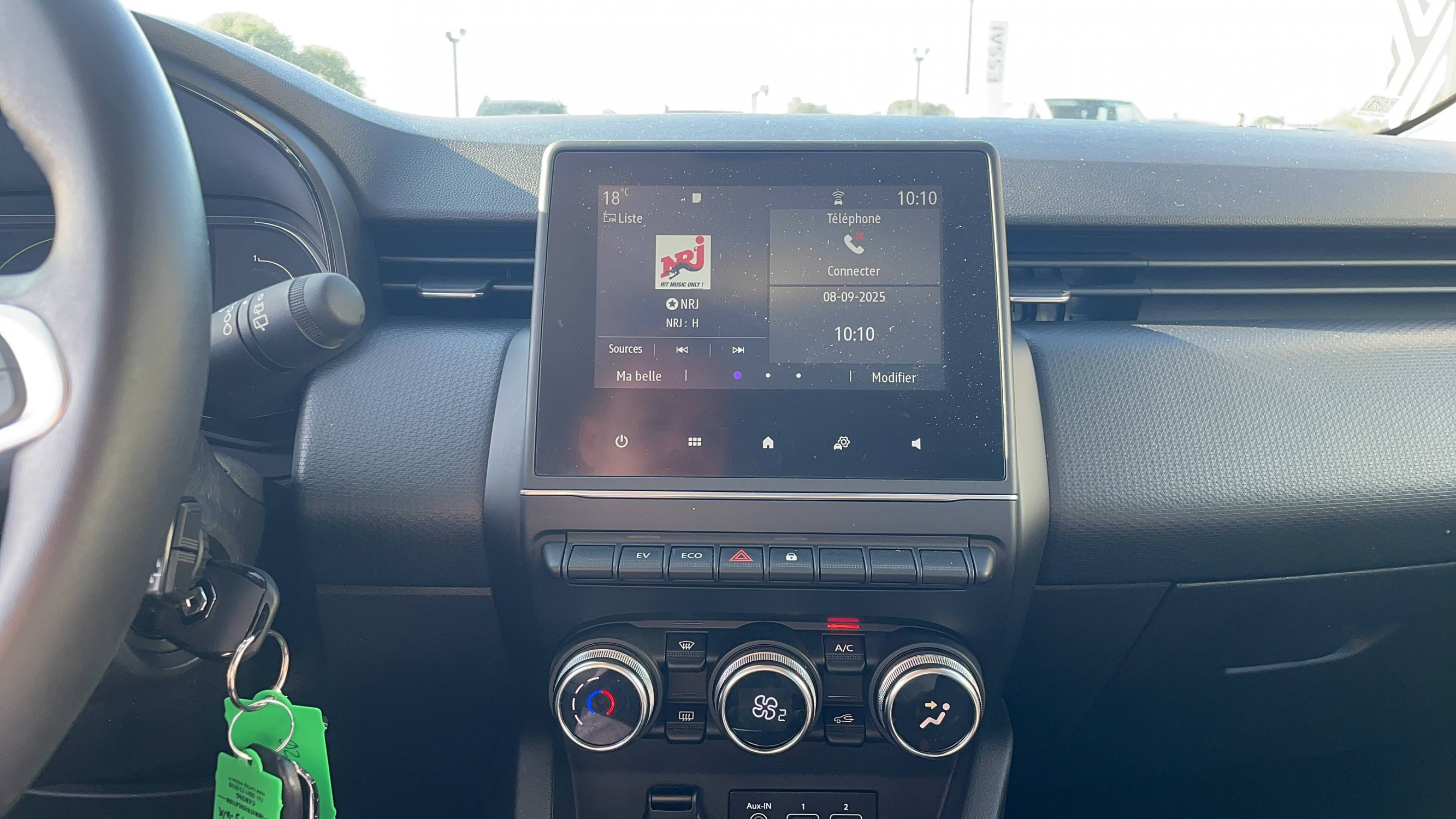 Vente en ligne Renault Clio 5 Clio E-Tech 140 - 21N au prix de 15 947 €