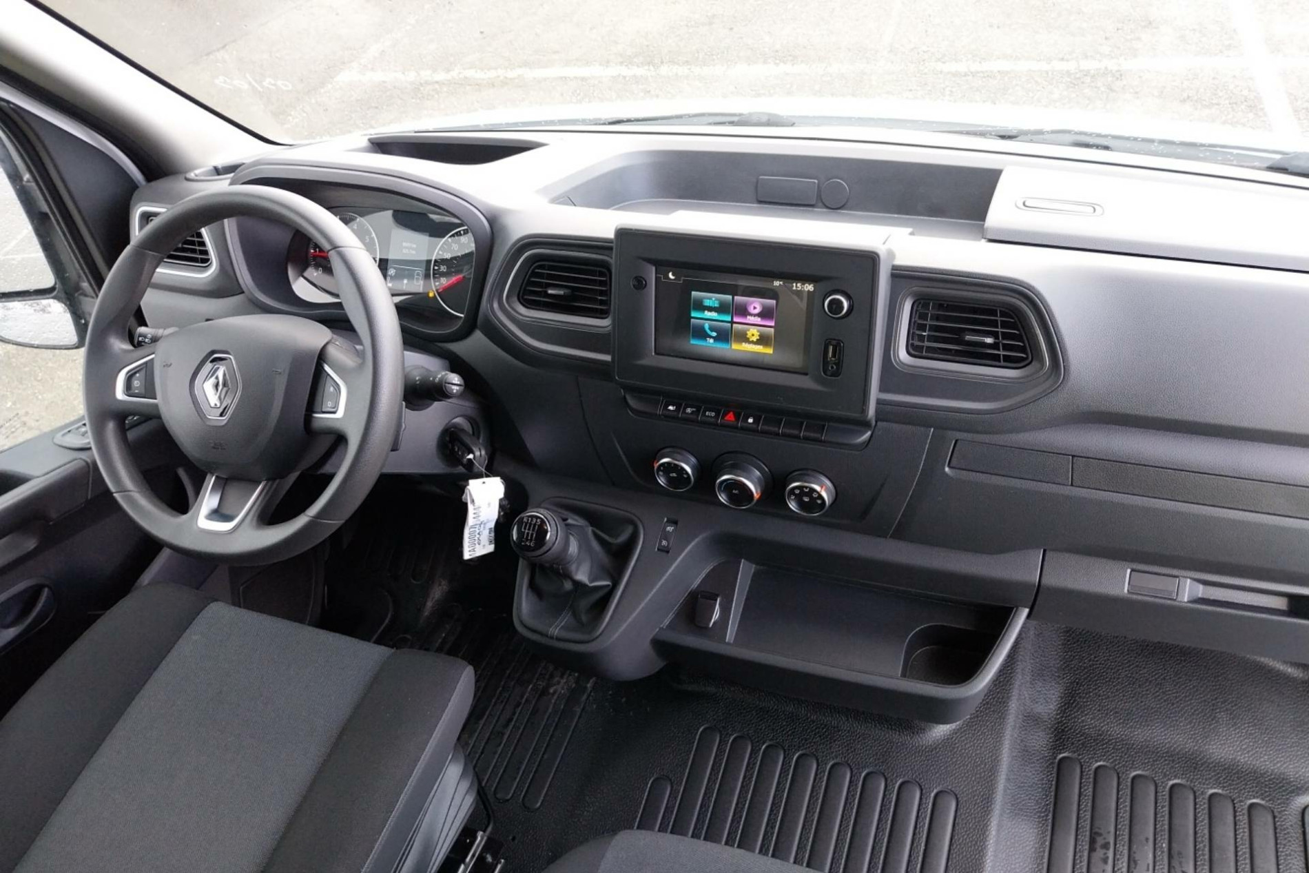 Vente en ligne Renault Master Fourgon MASTER FGN TRAC F3500 L2H2 BLUE DCI 150 au prix de 24 991 €