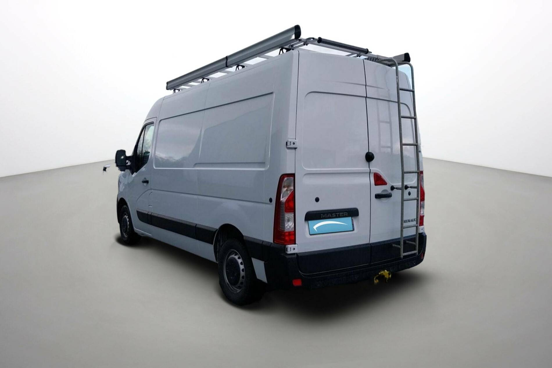 Vente en ligne Renault Master Fourgon MASTER FGN TRAC F3500 L2H2 BLUE DCI 150 au prix de 24 991 €