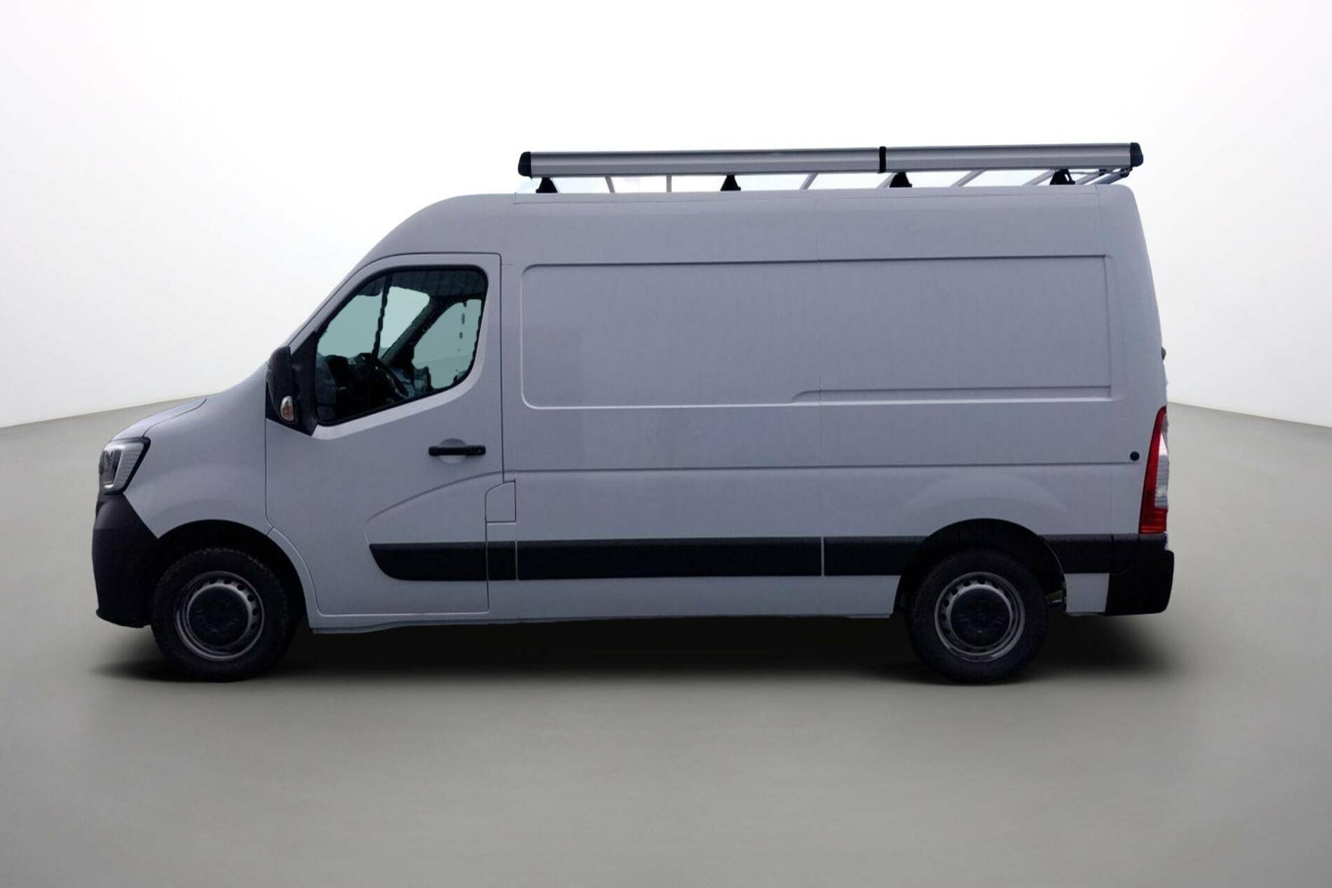 Vente en ligne Renault Master Fourgon MASTER FGN TRAC F3500 L2H2 BLUE DCI 150 au prix de 24 991 €