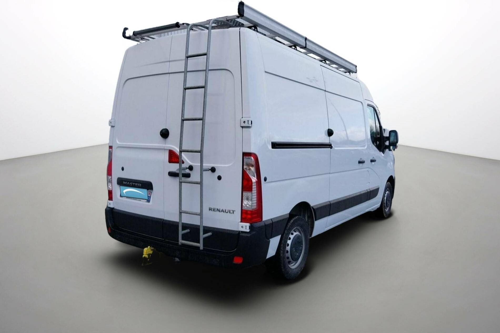 Vente en ligne Renault Master Fourgon MASTER FGN TRAC F3500 L2H2 BLUE DCI 150 au prix de 24 991 €