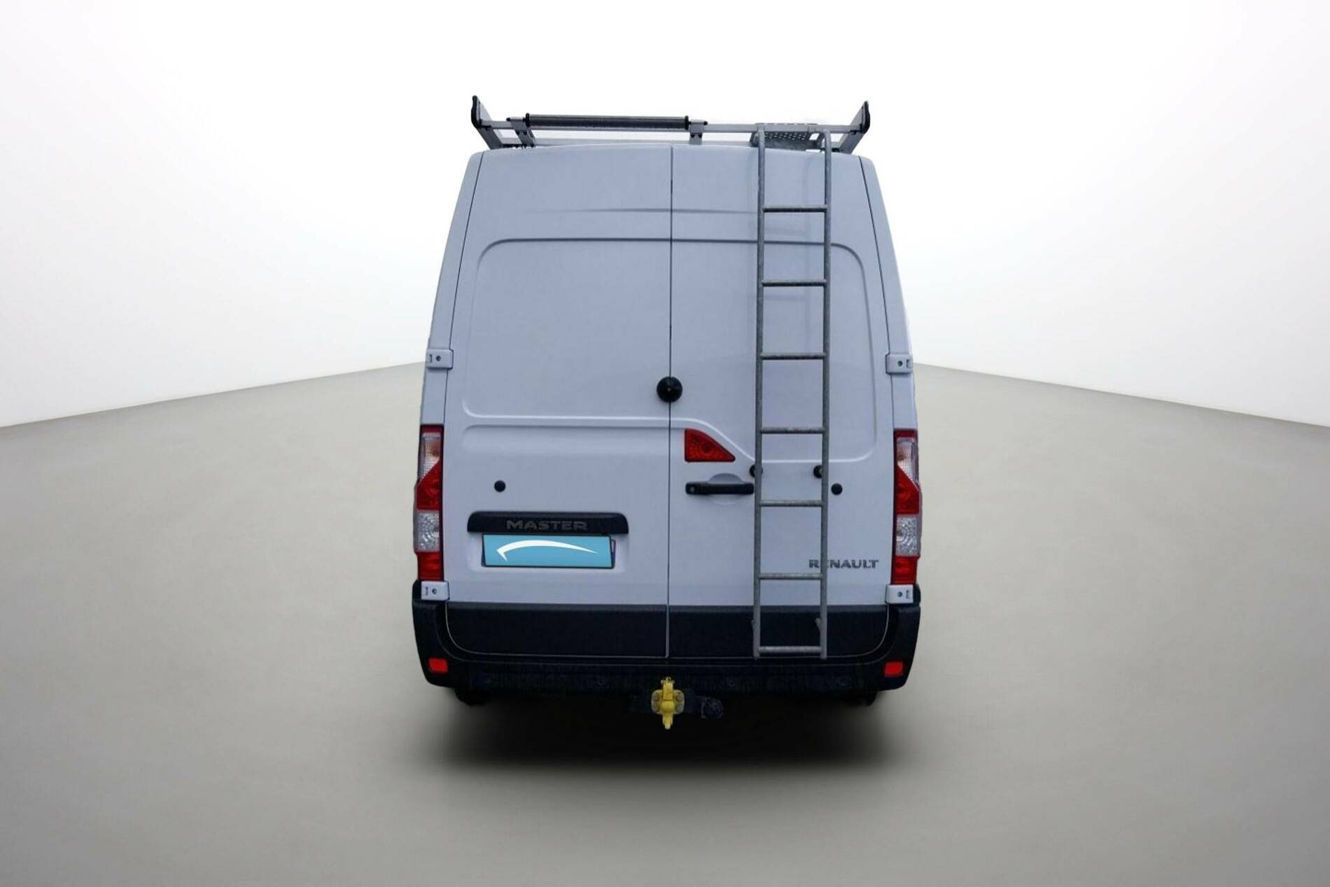 Vente en ligne Renault Master Fourgon MASTER FGN TRAC F3500 L2H2 BLUE DCI 150 au prix de 24 991 €