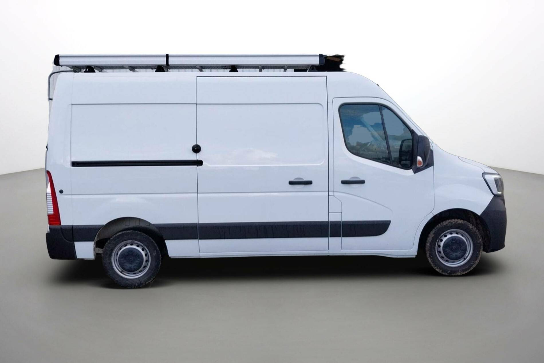 Vente en ligne Renault Master Fourgon MASTER FGN TRAC F3500 L2H2 BLUE DCI 150 au prix de 24 991 €