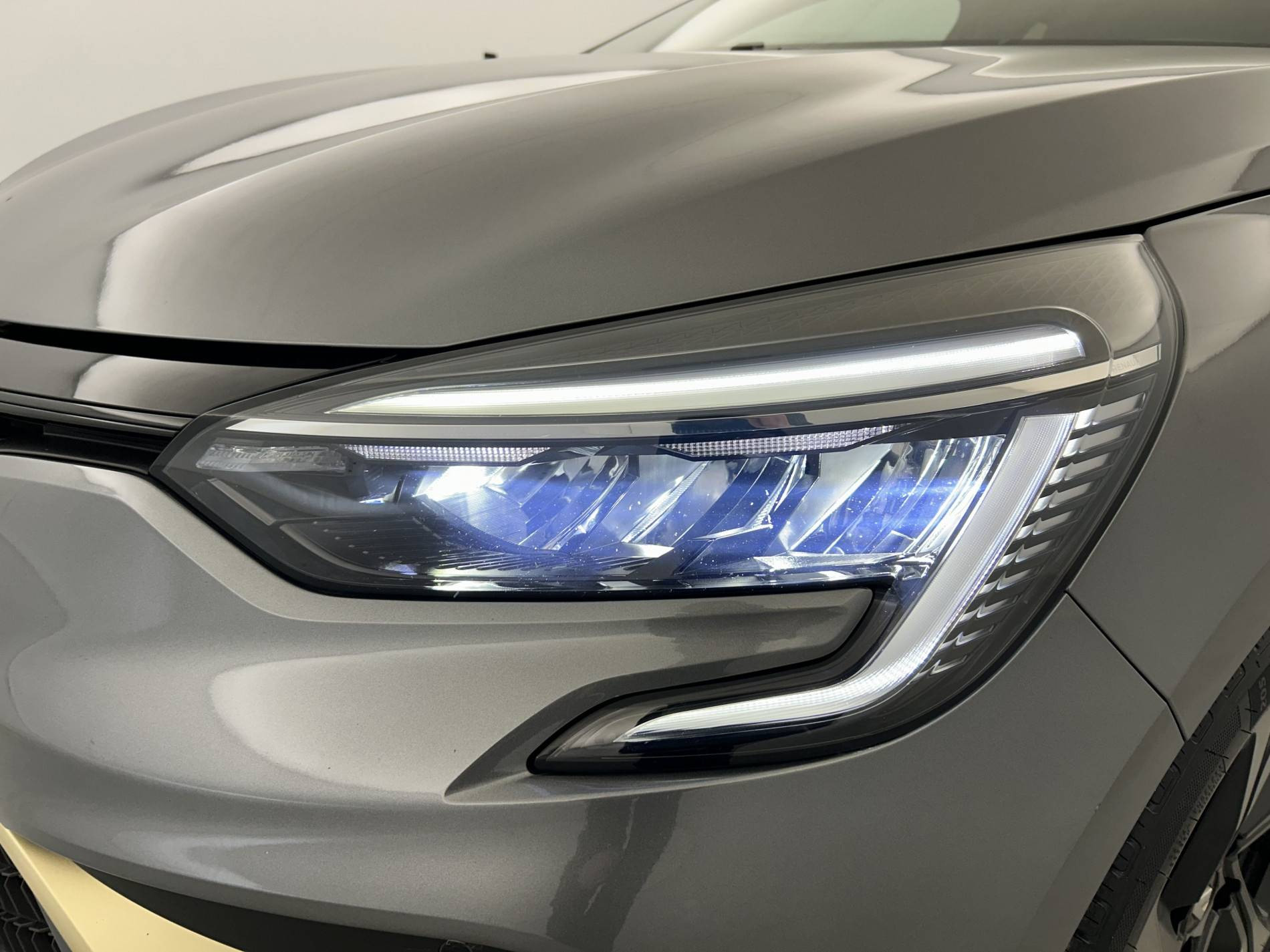 Vente en ligne Renault Clio 5 Clio E-Tech hybride 145 au prix de 20 491 €