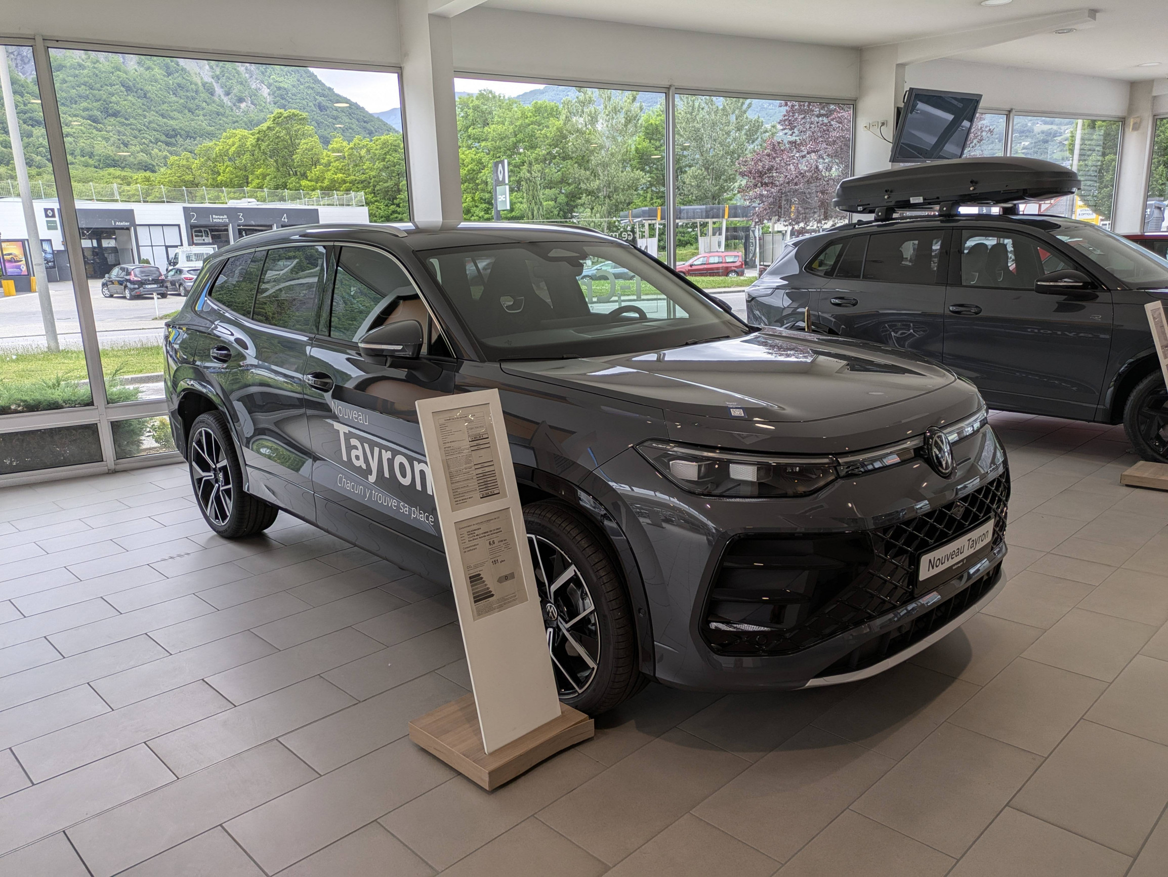 Vente en ligne VOLKSWAGEN TAYRON Tayron 1.5 eTSI 150ch DSG7 7pl R-Line de 2025 au prix de 54 790 €